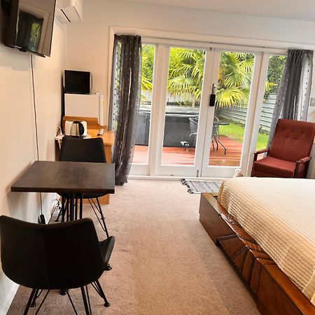 The Perfect Getaway For Two In A Large Suite Whanganui Exterior photo