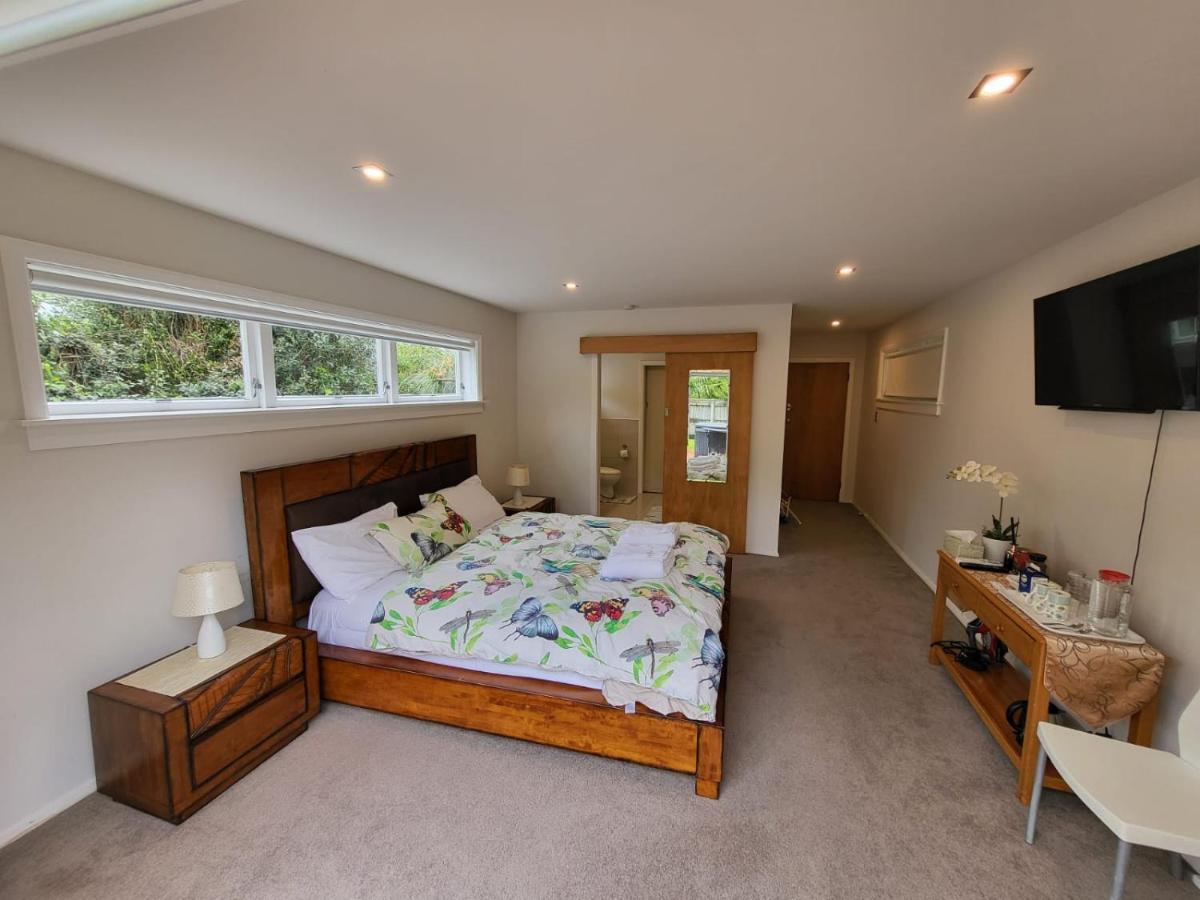 The Perfect Getaway For Two In A Large Suite Whanganui Exterior photo