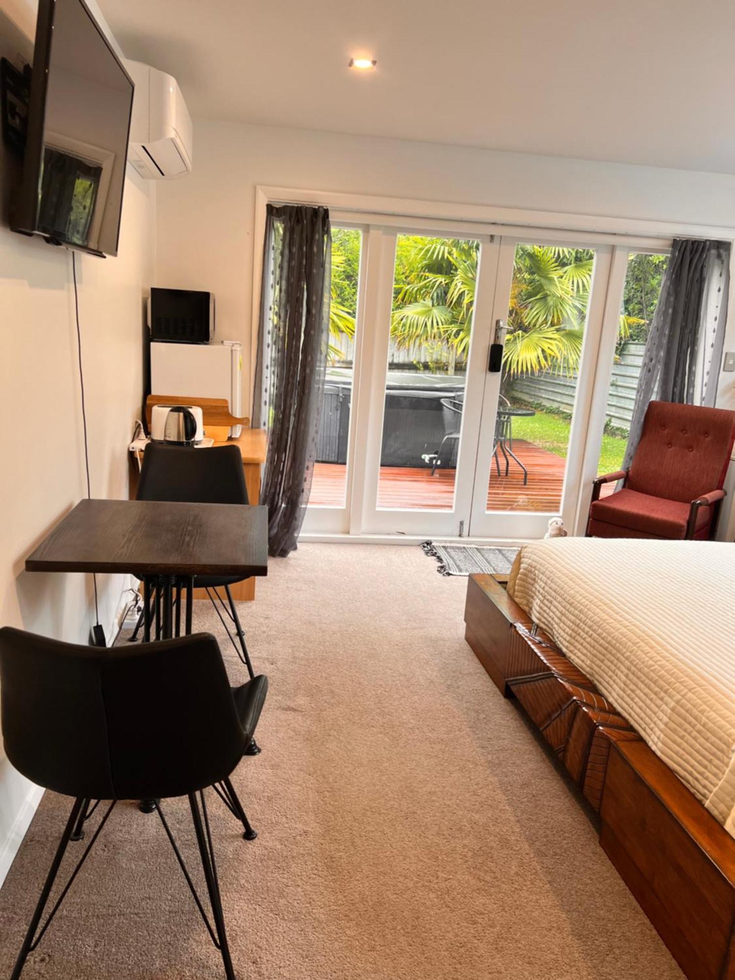 The Perfect Getaway For Two In A Large Suite Whanganui Exterior photo